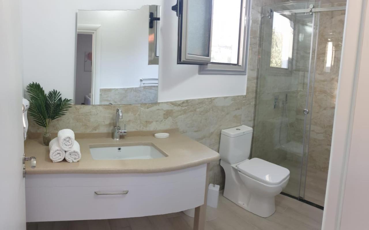 Mezzanine Bay Hotell Himare Exteriör bild