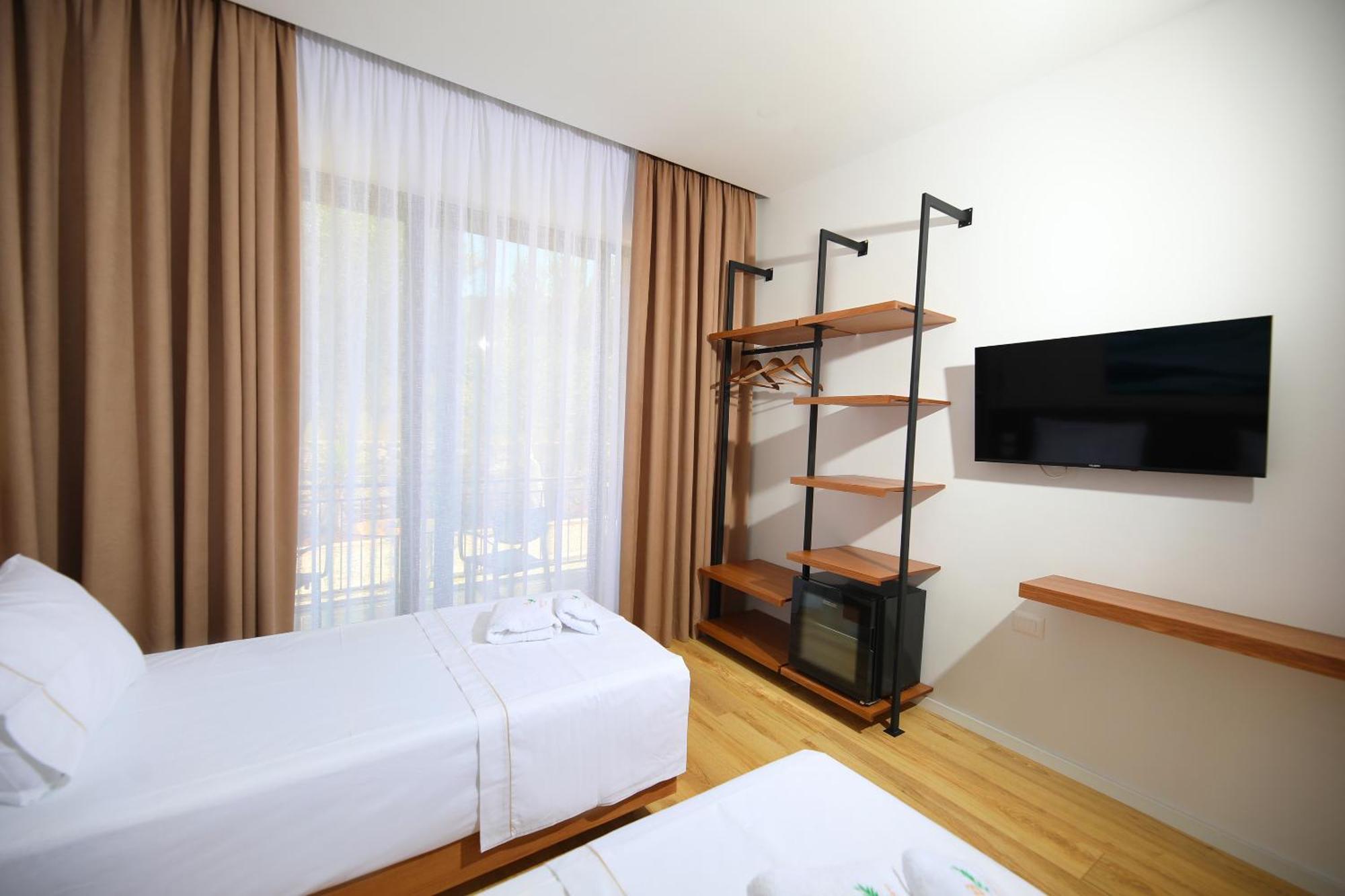 Mezzanine Bay Hotell Himare Exteriör bild