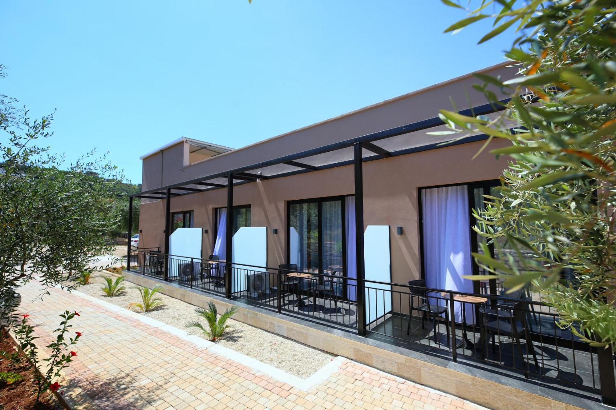 Mezzanine Bay Hotell Himare Exteriör bild